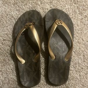 Michael kors flip flops